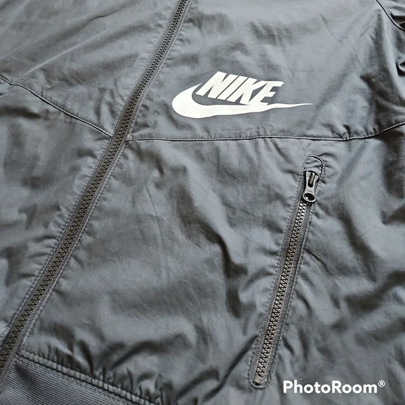 Nike • Windbreaker - Picture 4 of 8